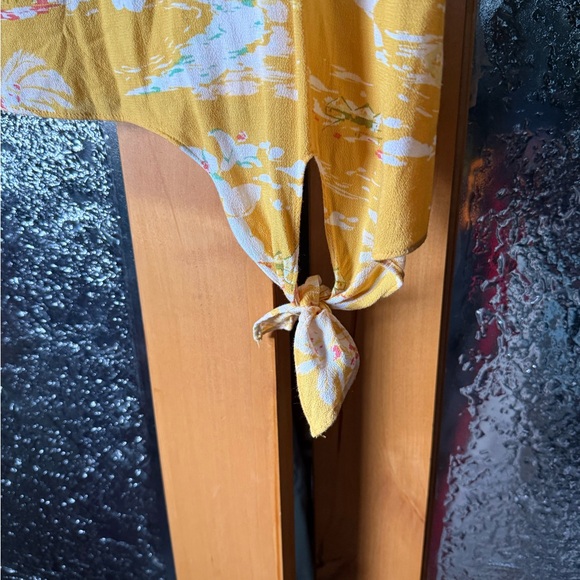 LC Lauren Conrad Yellow Tropical Print Short Sleeve Top - Picture 5 of 9